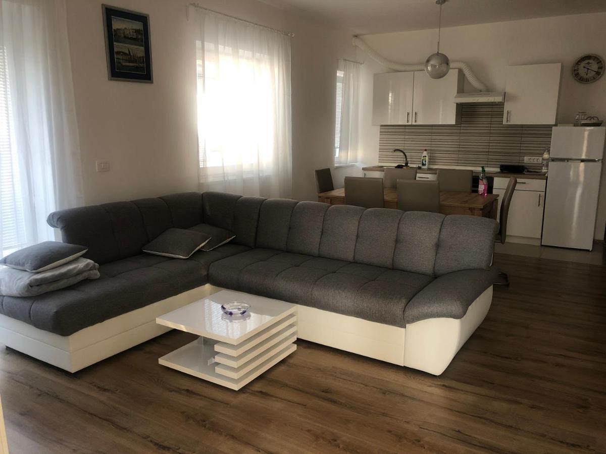 Apartmaji Meduza 2 Lägenhet Izola Exteriör bild