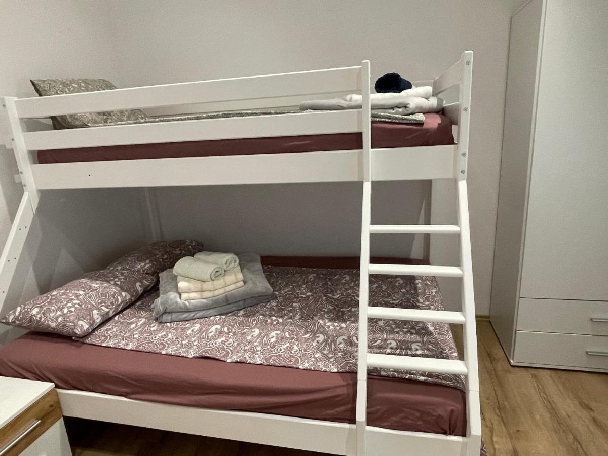 Apartmaji Meduza 2 Lägenhet Izola Exteriör bild