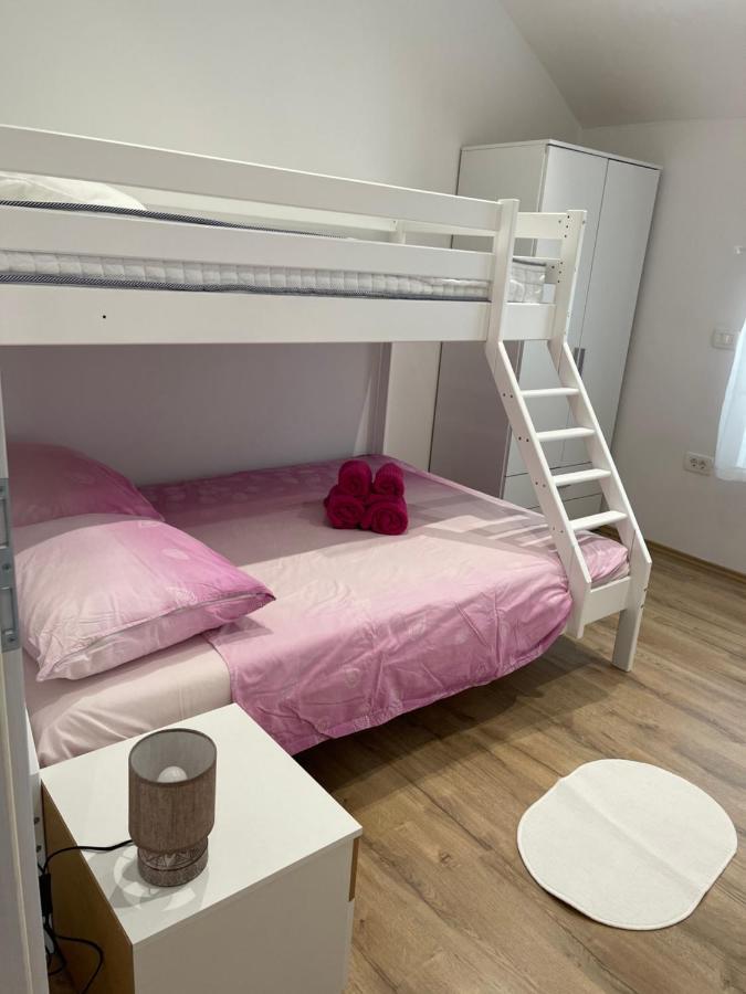 Apartmaji Meduza 2 Lägenhet Izola Exteriör bild