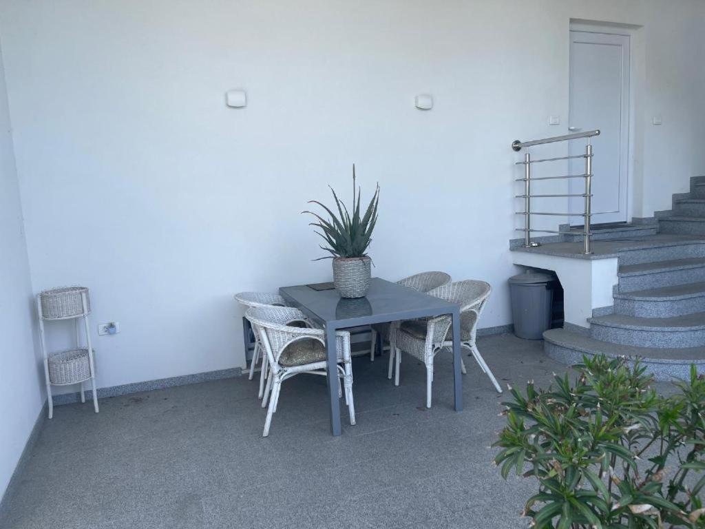Apartmaji Meduza 2 Lägenhet Izola Exteriör bild