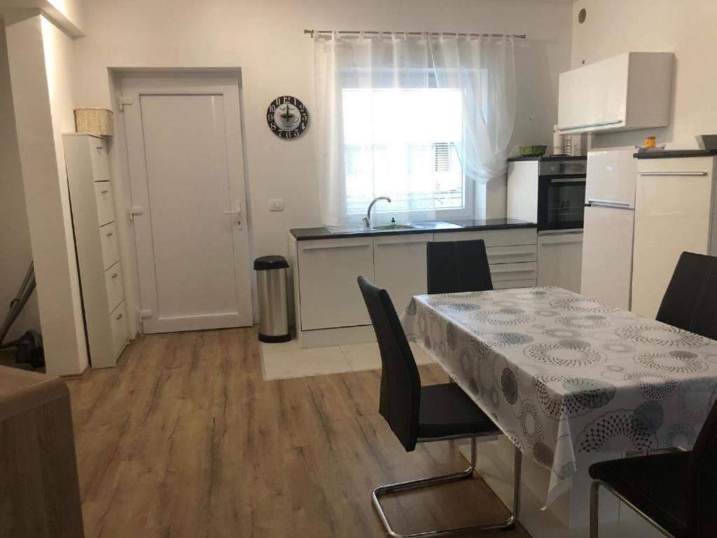 Apartmaji Meduza 2 Lägenhet Izola Exteriör bild