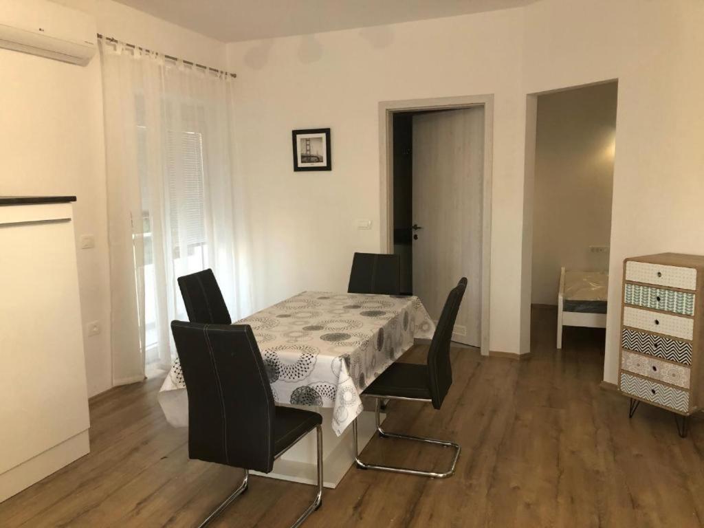 Apartmaji Meduza 2 Lägenhet Izola Exteriör bild